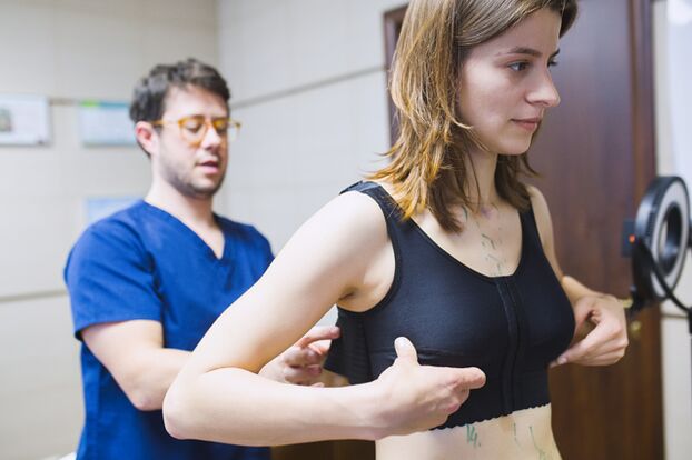 Nosenie kompresného prádla po augmentácii pŕs kyselinou hyalurónovou