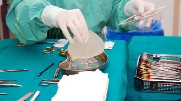 implantát na zväčšenie prsníkov